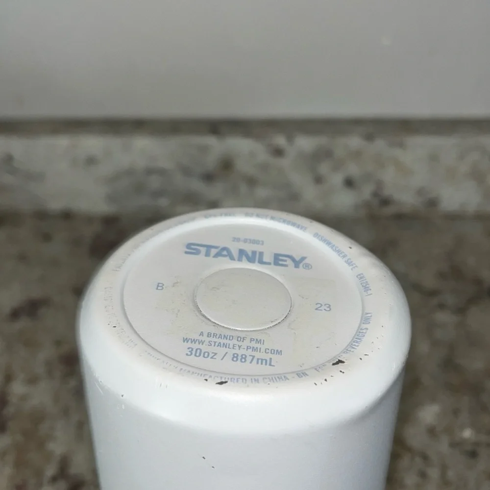 Stanley 30oz  IceFlow Tumbler (Dent on Bottom) Travel Tumbler - Picture 2 of 7